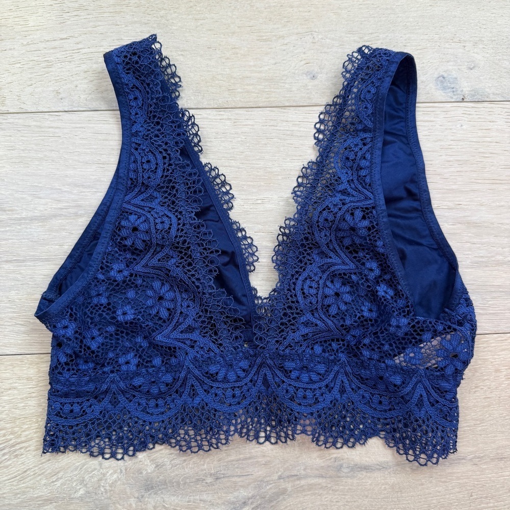 Victoria’s Secret Lace Women's Intimate Bra in Navy